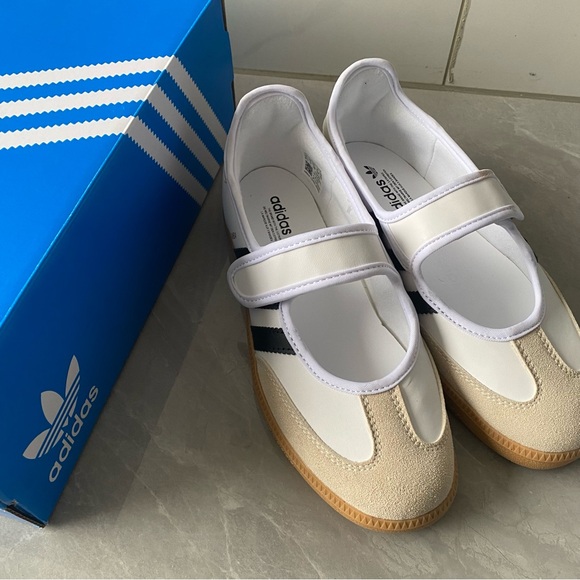 adidas Samba Jane Sneakers